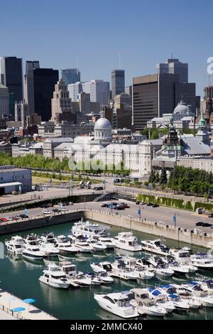 Horizon de Montréal et la marina prise de la tour de l'horloge dans le Vieux-Port de Montréal en été, Québec, Canada. Banque D'Images