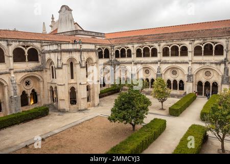 Alcobaça, Portugal - 24 août 2022 : vue sur le cloître de D. Dinis dans le monastère d'Alcobaça au Portugal. Banque D'Images