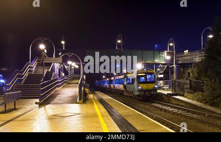 East Midlands Railway classe 170 Turbostar train 170923 à la gare Mansfield Woodhouse sur la ligne Robin des Bois, à Notinghamshire, Royaume-Uni Banque D'Images