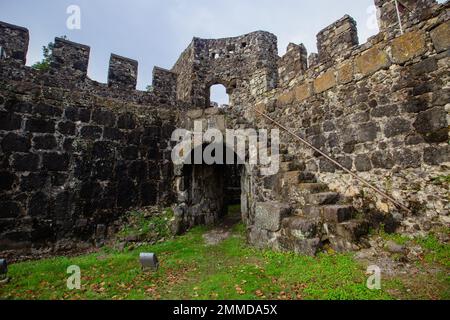 Ancienne forteresse médiévale byzantine Gonio Aphsaros, Batumi, Géorgie. Banque D'Images