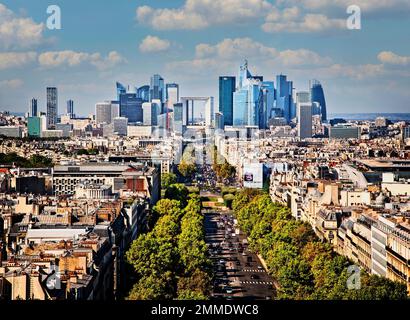 Quartier des affaires de la Défense et Av Charles de Gaulle à Paris, France. Banque D'Images