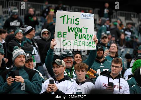 Philadelphie, Pennsylvanie, États-Unis. 29th janvier 2023. Pennsylvanie, États-Unis ; les fans des Philadelphia Eagles tiennent un panneau avant le début du championnat NFC contre le San Francisco 49ers à Philadelphie, Pennsylvanie. Crédit obligatoire Eric Canha/CSM/Alay Live News Banque D'Images