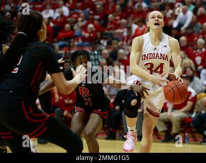 Bloomington, États-Unis. 29th janvier 2023. Indiana Hoosiers garde Grace Berger (34) joue contre Rutgers lors d'un match de basket-ball féminin NCAA au Simon Skjodt Assembly Hall de Bloomington. Indiana bat Rutgers 91-68. Crédit : SOPA Images Limited/Alamy Live News Banque D'Images