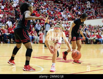 Bloomington, États-Unis. 29th janvier 2023. Indiana Hoosiers garde Grace Berger (34) tourne contre Rutgers lors d'un match de basketball féminin NCAA à la salle d'Assemblée Simon Skjodt à Bloomington. Indiana bat Rutgers 91-68. Crédit : SOPA Images Limited/Alamy Live News Banque D'Images