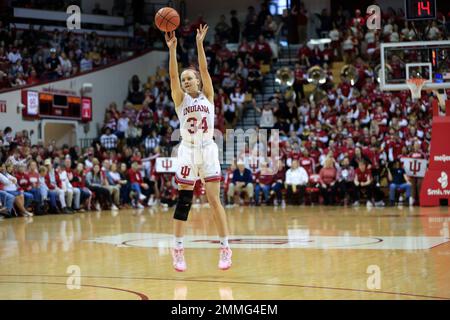 Bloomington, États-Unis. 29th janvier 2023. Indiana Hoosiers garde Grace Berger (34) tire contre Rutgers lors d'un match de basket-ball féminin NCAA au Simon Skjodt Assembly Hall de Bloomington. Indiana bat Rutgers 91-68. (Photo de Jeremy Hogan/SOPA Images/Sipa USA) crédit: SIPA USA/Alay Live News Banque D'Images