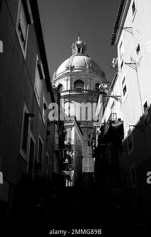 Église de Santa Engracia, vieux centre de Lisbonne. Photo en noir et blanc. Banque D'Images