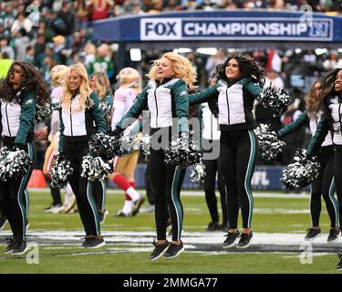 Philadelphie, Pennsylvanie, États-Unis. 29th janvier 2023. Pennsylvanie, États-Unis ; Philadelphia Eagles Cheerleaders divertit des fans au championnat NFC contre le San Francisco 49ers à Philadelphie, Pennsylvanie. Crédit obligatoire Eric Canha/CSM/Alay Live News Banque D'Images