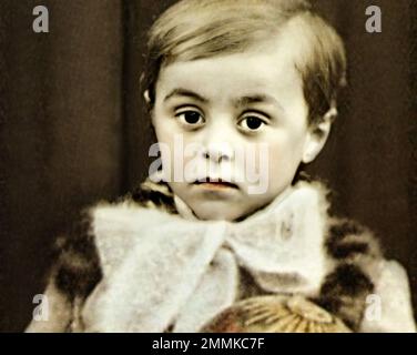 1938 CA, Modène , ITALIE : le célèbre ténor italien LUCIANO PAVAROTTI ( 1935 - 2007 ) quand était un jeune garçon de 3 ans . Photographe inconnu .- HISTOIRE - FOTO STORICHE - OPERA LIRICA - MUSICA CLASSICA - CLASSIQUE - personalità da bambino bambini da giovane - personnalités quand était jeune - FANTAZIA - ENFANCE - BAMBINO - BAMBINI - ENFANTS - ENFANT - MUSIQUE - cantante - PORTRAIT - RITRATTO -- - ARCHIVIO GBB Banque D'Images