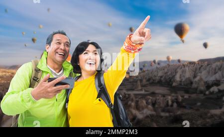 Sortie en plein air pour les couples d'âge moyen Banque D'Images