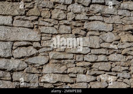 Couleur gris modèle de style moderne décoration design pierre fissurée inégale à la surface du mur avec du ciment Banque D'Images