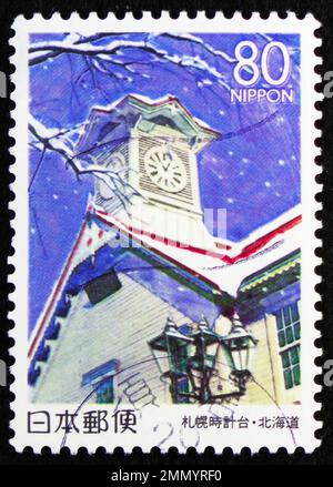 MOSCOU, RUSSIE - 25 DÉCEMBRE 2022 : timbre-poste imprimé au Japon montre Tour de l'horloge - Sapporo, timbres de la préfecture - série Hokkaido, vers 2000 Banque D'Images