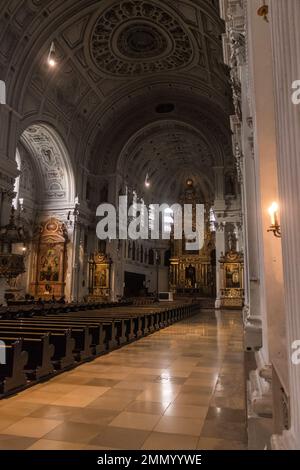 Beaux intérieurs d'église de Munich Banque D'Images