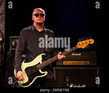 Steve Hanley. Brix & The Extricated au Colchester Arts Centre, Essex. 18 novembre 2018 Banque D'Images