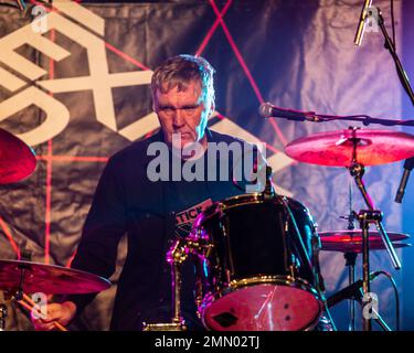 Paul Hanley. Brix & The Extricated au Colchester Arts Centre, Essex. 18 novembre 2018 Banque D'Images