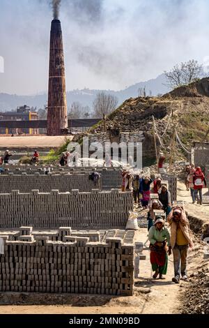 Népal, vallée de Katmandou, briqueteries près de Bhaktapur Banque D'Images