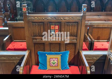 Royaume-Uni, Écosse, Glasgow, Cathédrale St Mungo du 15th siècle, la chaise d'Elizabeth II dans la chorale Banque D'Images