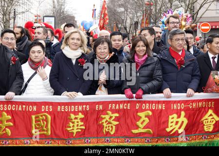 Paris, France. 29th janvier 2023. Valérie Pécresse, Chang Kaing, Anne Hidalgo et Chen Dong assistent au défilé du nouvel an chinois Banque D'Images