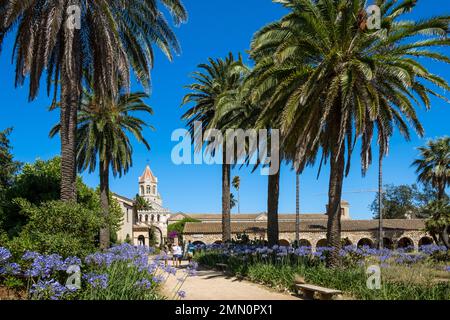 France, Alpes-Maritimes, Cannes, Iles Lerins, Ile Saint-Honorat, Abbaye de Lerins, église abbatiale Banque D'Images