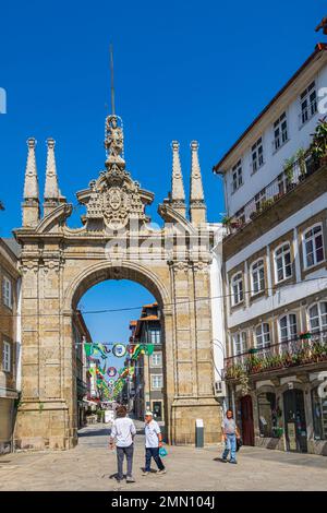 Portugal, région du Nord, Braga, Arc de la nouvelle porte (Arco da Porta Nova) du 18th siècle Banque D'Images