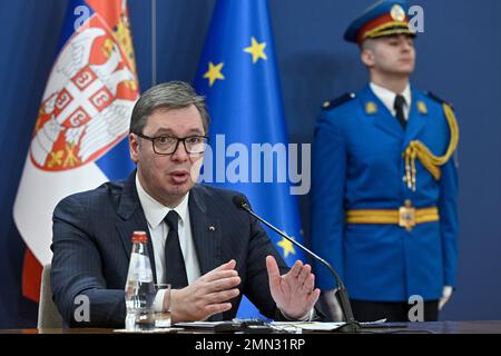 Belehrad, Srbsko. 30th janvier 2023. Le Président serbe Aleksandar Vucic (à droite) prend la parole lors de la conférence de presse à Belgrade, en Serbie, au 30 janvier 2023. Crédit : vit Simanek/CTK photo/Alay Live News Banque D'Images