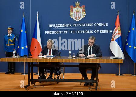 Belehrad, Srbsko. 30th janvier 2023. Le président tchèque Milos Zeman et le président serbe Aleksandar Vucic (à droite) s'expriment lors de la conférence de presse à Belgrade, en Serbie, au 30 janvier 2023. Crédit : vit Simanek/CTK photo/Alay Live News Banque D'Images