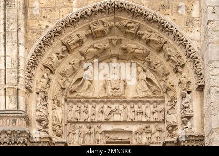 Portail ouest de l'Apocalypse de la Cathédrale de Chartres, France Banque D'Images