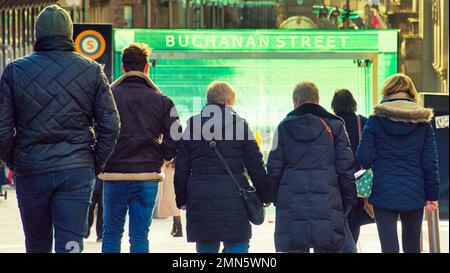 Glasgow, Écosse, Royaume-Uni 29tht janvier 2023. Météo au Royaume-Uni: Froid et humide a vu le style de mille ensoleillé sur le shopping.capital de l'Ecosse qui est Buchanan Street. Crédit Gerard Ferry/Alay Live News Banque D'Images