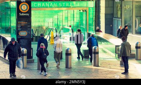 Glasgow, Écosse, Royaume-Uni 29tht janvier 2023. Météo au Royaume-Uni: Froid et humide a vu le style de mille ensoleillé sur le shopping.capital de l'Ecosse qui est Buchanan Street. Crédit Gerard Ferry/Alay Live News Banque D'Images