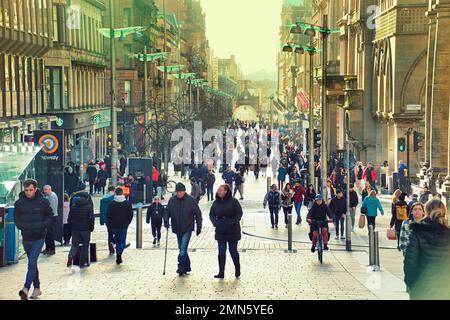 Glasgow, Écosse, Royaume-Uni 29tht janvier 2023. Météo au Royaume-Uni: Froid et humide a vu le style de mille ensoleillé sur le shopping.capital de l'Ecosse qui est Buchanan Street. Crédit Gerard Ferry/Alay Live News Banque D'Images