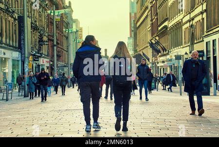 Glasgow, Écosse, Royaume-Uni 29tht janvier 2023. Météo au Royaume-Uni: Froid et humide a vu le style de mille ensoleillé sur le shopping.capital de l'Ecosse qui est Buchanan Street. Crédit Gerard Ferry/Alay Live News Banque D'Images