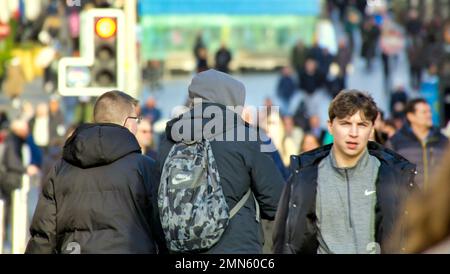 Glasgow, Écosse, Royaume-Uni 29tht janvier 2023. Météo au Royaume-Uni: Froid et humide a vu le style de mille ensoleillé sur le shopping.capital de l'Ecosse qui est Buchanan Street. Crédit Gerard Ferry/Alay Live News Banque D'Images