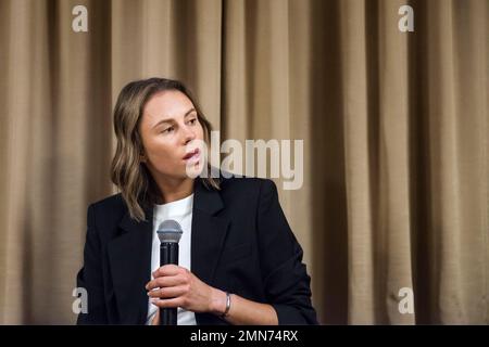 Varsovie, Pologne. 30th janvier 2023. Magda Linette est vue lors d'une conférence de presse à Varsovie. La joueuse de tennis polonaise Magda Linette est revenue en Pologne après l'un de ses plus grands succès dans sa carrière professionnelle, qui a été la demi-finale à l'Open d'Australie 2023. Linette a perdu dans la demi-finale de Sabalenka - le vainqueur de l'Open d'Australie 2023. Après sa performance, le joueur de tennis polonais a sauté dans le classement WTA à la place 22nd. Linette a partagé son expérience lors d'une conférence de presse organisée à Varsovie par l'Association polonaise de tennis (PZA). Crédit : SOPA Images Limited/Alamy Live News Banque D'Images