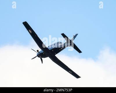 Un avion Texan T1, utilisé comme avion d'entraînement pour les pilotes d'avions de chasse de la RAF, praqctising survolant Ambleside, Lake District, Royaume-Uni. Banque D'Images