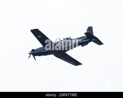 Un avion Texan T1, utilisé comme avion d'entraînement pour les pilotes d'avions de chasse de la RAF, praqctising survolant Ambleside, Lake District, Royaume-Uni. Banque D'Images