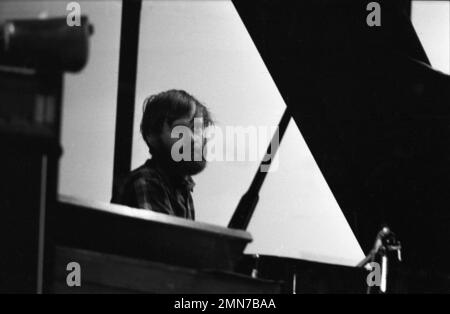 Philippe gras / le Pictorium - concert d'Alan Silva - 10/1/2023 - France / Poitou-Charentes / Royan - François Tusques au concert Alan Silva à Royan, 1972 Banque D'Images