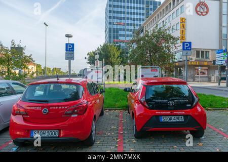 Véhicules de partage de voitures, stadtmobil, centre-ville de Bohnenviertel, Stuttgart, Bade-Wurtemberg, Allemagne du Sud, Europe Banque D'Images