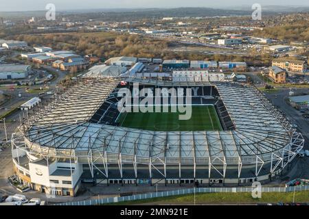 Derby, Royaume-Uni. 30th janvier 2023. Une vue aérienne de Pride Park en prévision de ce soir, le quatrième match de la coupe Emirates FA Cup Derby County vs West Ham United au stade Pride Park, Derby, Royaume-Uni, 30th janvier 2023 (photo de Mark Cosgrove/News Images) à Derby, Royaume-Uni le 1/30/2023. (Photo de Mark Cosgrove/News Images/Sipa USA) crédit: SIPA USA/Alay Live News Banque D'Images