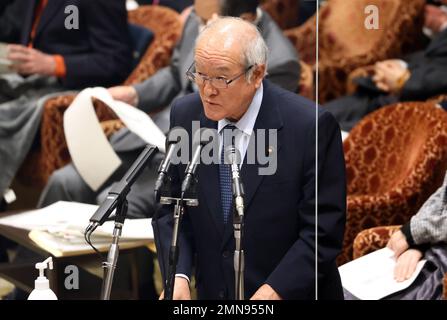 Tokyo, Japon. 30th janvier 2023. Le ministre japonais des Finances, Shunichi Suzuki, répond à une question lors de la session du comité du budget de la Chambre basse, à la Diète nationale, lundi, à Tokyo, 30 janvier 2023. Credit: Yoshio Tsunoda/AFLO/Alay Live News Banque D'Images