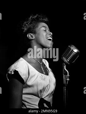 Sarah Vaughan. Portrait de la chanteuse de jazz américaine Sarah lois Vaughan (1924-1990) par William P. Gottlieb, c. 1946 Banque D'Images