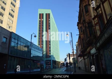 26th janvier 2023, Swansea, pays de Galles, Royaume-Uni. Vue sur le bâtiment Seren Student Accommodation depuis High Street. Banque D'Images