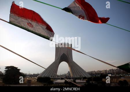 Téhéran, Téhéran, Iran. 29th janvier 2023. Vue sur la Tour Azadi (liberté) dans l'ouest de Téhéran, en Iran, sur 29 janvier 2023. Depuis la mi-septembre, l'Iran a été secoué par des manifestations antigouvernementales qui ont été déclenchées par la mort d'une femme détenue par la police morale du pays. Les manifestations se sont rapidement multipliées pour appeler à la fin de plus de quatre décennies de la règle cléricale du pays. (Credit image: © Rouzbeh Fouladi/ZUMA Press Wire) USAGE ÉDITORIAL SEULEMENT! Non destiné À un usage commercial ! Banque D'Images