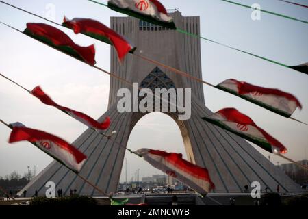 Téhéran, Téhéran, Iran. 29th janvier 2023. Vue sur la Tour Azadi (liberté) dans l'ouest de Téhéran, en Iran, sur 29 janvier 2023. Depuis la mi-septembre, l'Iran a été secoué par des manifestations antigouvernementales qui ont été déclenchées par la mort d'une femme détenue par la police morale du pays. Les manifestations se sont rapidement multipliées pour appeler à la fin de plus de quatre décennies de la règle cléricale du pays. (Credit image: © Rouzbeh Fouladi/ZUMA Press Wire) USAGE ÉDITORIAL SEULEMENT! Non destiné À un usage commercial ! Banque D'Images