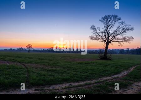 Wolds Sun se trouve sur la face de l'église de Louth Banque D'Images