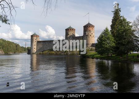 Savonlinna, Finlande - 11 août 2021 : vue sur le château d'Olavinlinna à Savonlinna en été Banque D'Images