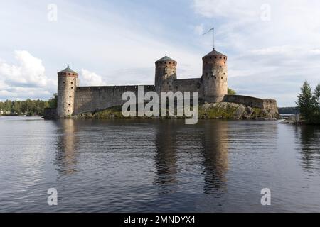 Savonlinna, Finlande - 11 août 2021 : vue sur le château d'Olavinlinna à Savonlinna en été Banque D'Images