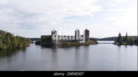 Savonlinna, Finlande - 11 août 2021 : vue sur le château d'Olavinlinna à Savonlinna en été Banque D'Images