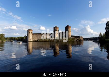 Savonlinna, Finlande - 11 août 2021 : vue sur le château d'Olavinlinna à Savonlinna en été Banque D'Images