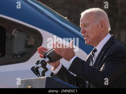 Baltimore City, États-Unis. 30th janvier 2023. Le président Joe Biden s'exprime à la gare de Pennsylvanie, près du site du projet de réhabilitation des tunnels de Baltimore et Potomac, financé par le bipartisan Infrastructure Law à la 30 janvier 2023, dans la ville de Baltimore, au Maryland Le projet a été lancé pour remplacer le tunnel de Baltimore et de Potomac, vieux de 150 ans, qui est une composante importante du réseau ferroviaire américain de la région de l'atlantique. Photo par Jemal Countess/UPI crédit: UPI/Alay Live News Banque D'Images