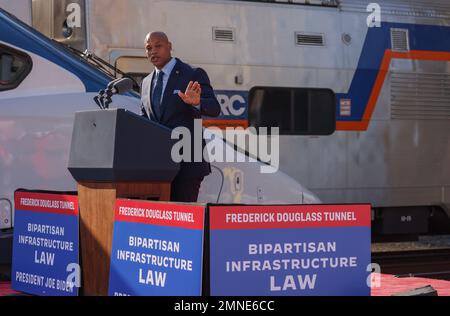 Baltimore City, États-Unis. 30th janvier 2023. Le gouverneur du Maryland Wes Moore s'exprime à la gare de Pennsylvanie, près du site du projet de réhabilitation des tunnels de Baltimore et Potomac, financé par le bipartisan Infrastructure Law à la 30 janvier 2023, dans la ville de Baltimore, au Maryland Le projet a été lancé pour remplacer le tunnel de Baltimore et de Potomac, vieux de 150 ans, qui est une composante importante du réseau ferroviaire américain de la région de l'atlantique. Photo par Jemal Countess/UPI crédit: UPI/Alay Live News Banque D'Images