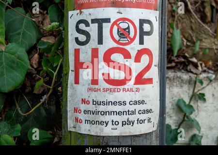 Wendover, Buckinghamshire, Royaume-Uni. 30th janvier 2023. Affiche Stop HS2 à Wendover. Certaines parties de Wendover sont aujourd'hui méconnaissables en raison de l'énorme construction de HS2 dans la région. Crédit : Maureen McLean/Alay Live News Banque D'Images